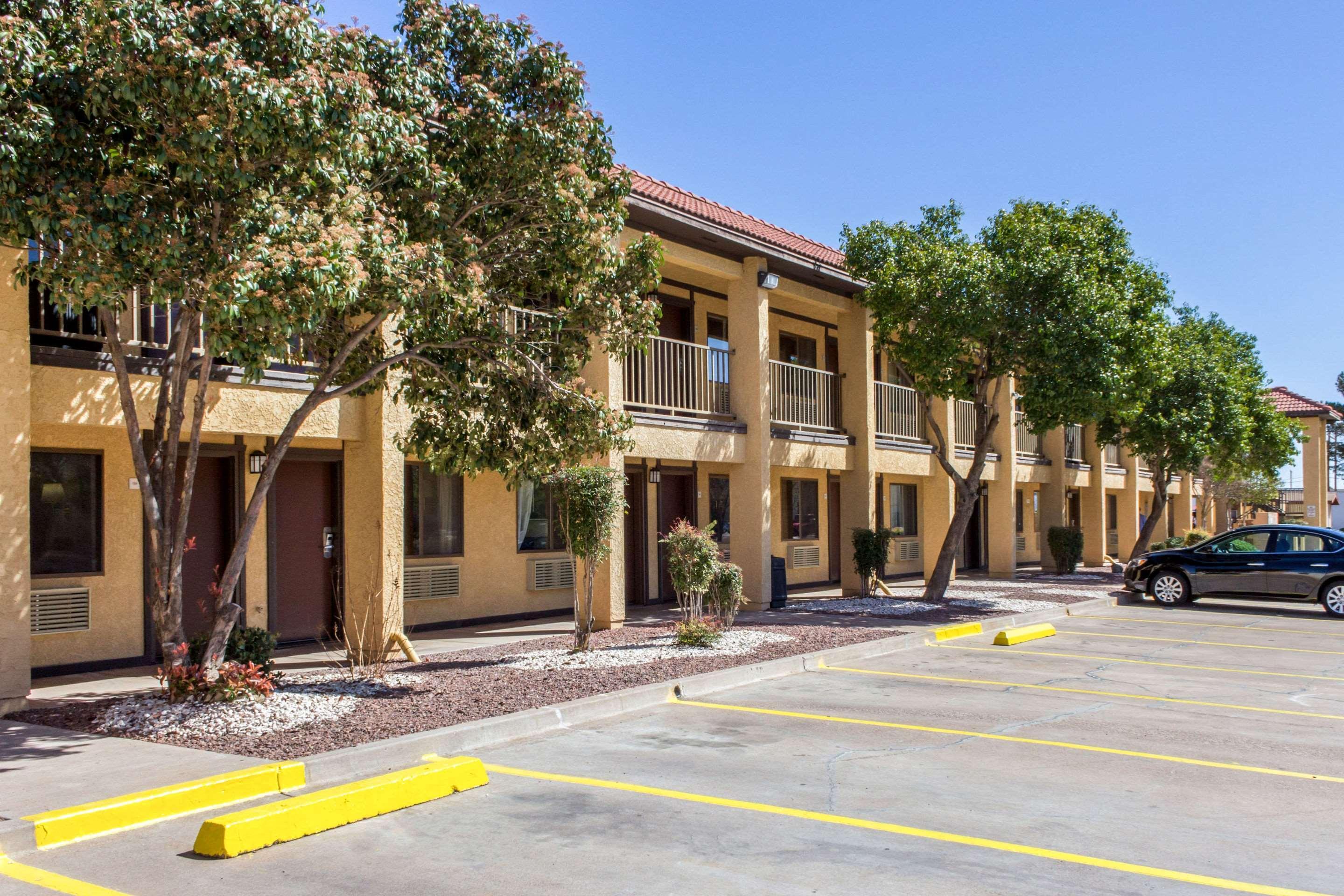 Rodeway Inn Near Ft Huachuca Сиера Виста Екстериор снимка