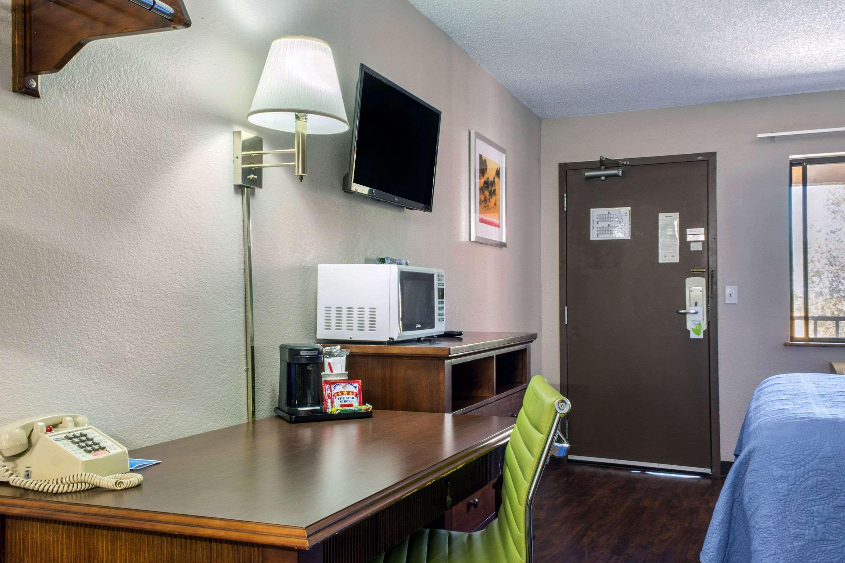 Rodeway Inn Near Ft Huachuca Сиера Виста Екстериор снимка